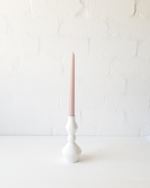 Totem Pottery Candle Stick White - <p style='text-align: center;'><b></b><br>
18.5cm - R 40 <br>
